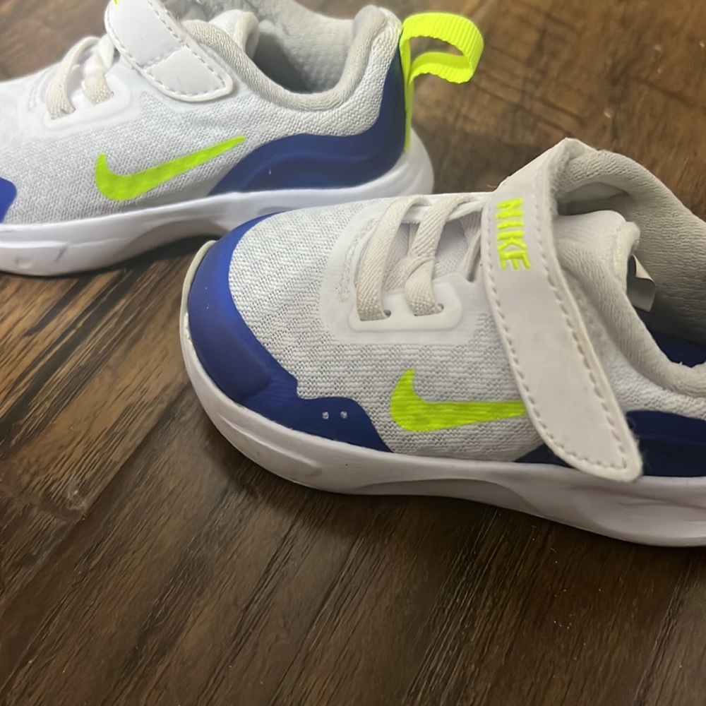 Baby Nike Velcro strap shoe - Picture 4 of 4
